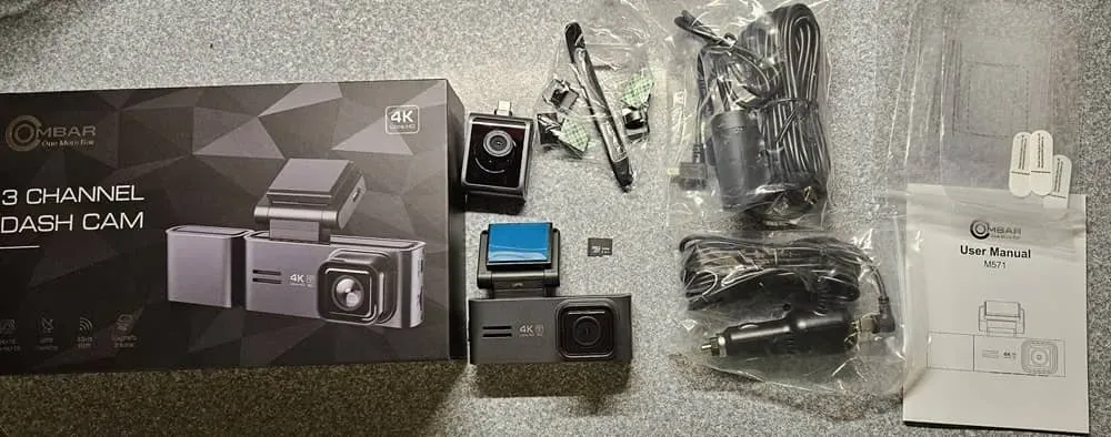Kit completo Ombar Dash Cam con tre telecamere.