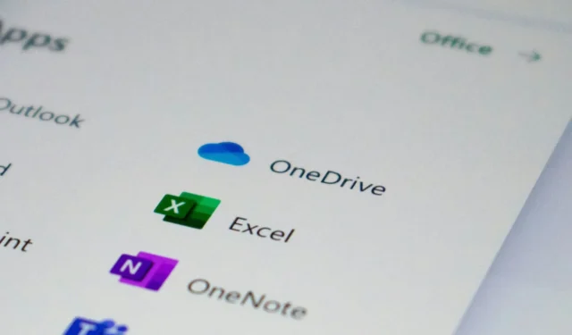 사용자에 따라 웹 인터페이스 외부에 OneDrive/SharePoint 폴더를 배포할 수 있습니다.