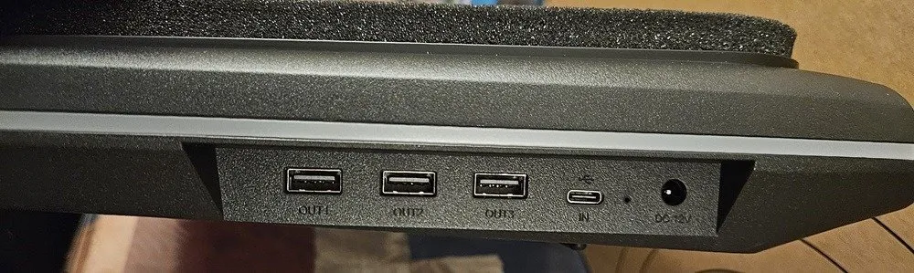 Ports USB supplémentaires sur le coussin de refroidissement.