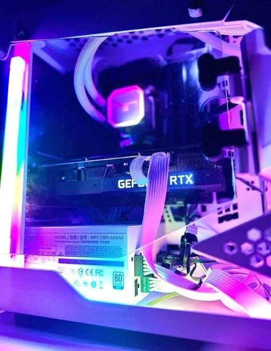 PC para jogos com cooler líquido RGB