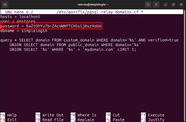 Postfix リレー設定ファイル内の Postgres パスワードを強調表示する端末。