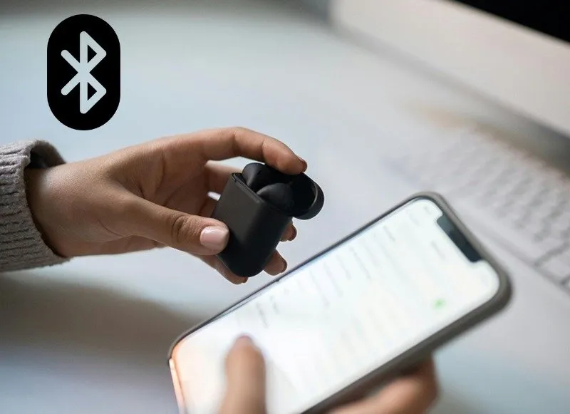 Conexión del teléfono a auriculares inalámbricos mediante Bluetooth.