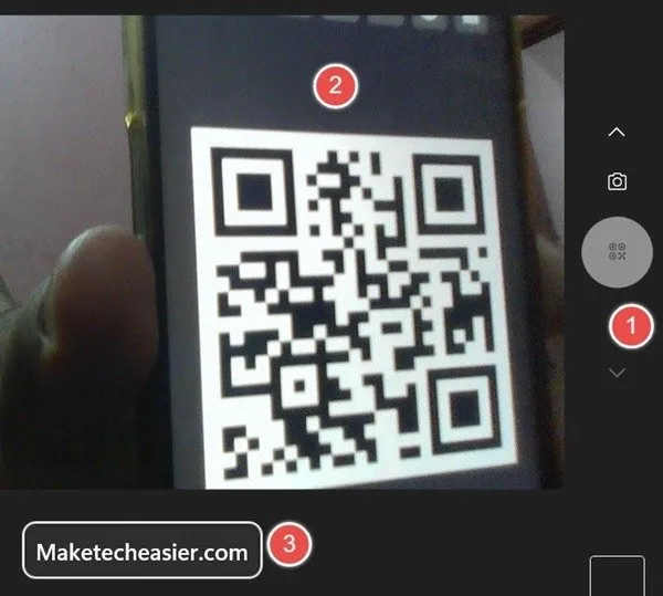 Utilisation de l'application Windows Camera pour scanner un code QR sur un smartphone menant à un site Web.