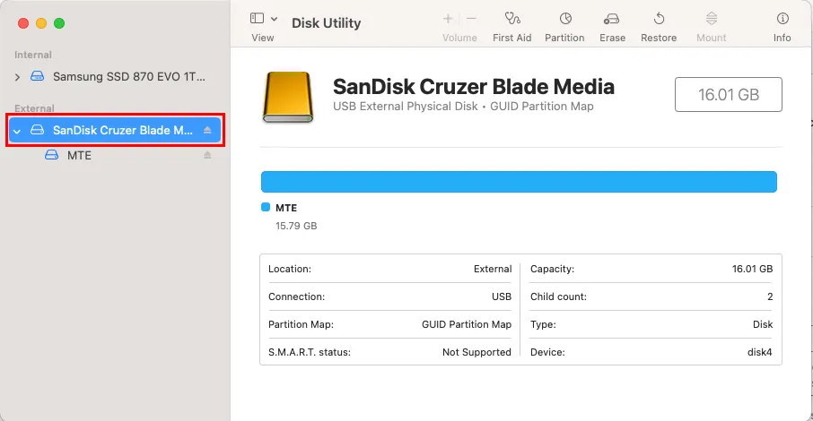 MacOS のディスクユーティリティで外部物理ディスクを強調表示するスクリーンショット。