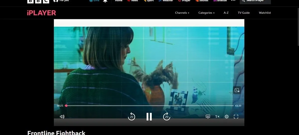 BBC iPlayer reproduce contenido con Surfshark ejecutándose.