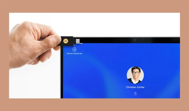 새로운 Microsoft Surface Pro 10에 로그인하는 데는 작은 NFC 키만 있으면 됩니다.