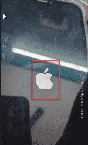El logo de Apple aparece min.