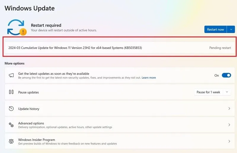 KB5035853-update wordt geïnstalleerd in Windows 11.