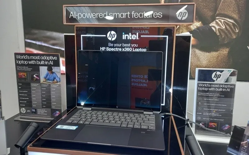 HP Spectre x360, um laptop totalmente equipado com IA em exibição.