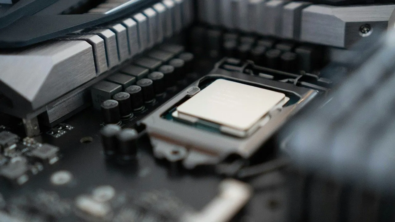 Close up van een CPU op een moederbord