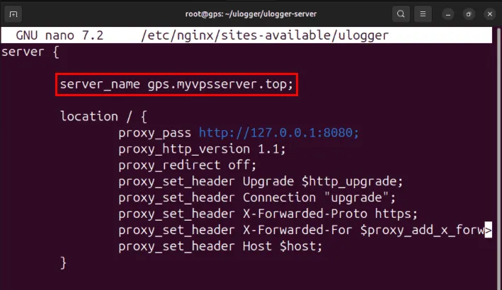 Un terminal mettant en évidence la variable server_name sur le fichier de configuration du site Nginx pour ulogger.