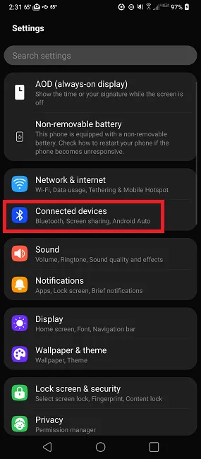 Selecionar dispositivos conectados em configurações para ver se NFC é compatível para corrigir o não funcionamento do Google Pay.