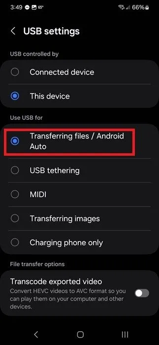 Disinstallazione di app su Android collegandosi al computer tramite USB ed eliminazione di file.