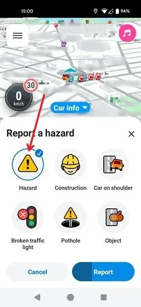 Toccando l'icona Pericolo nell'app Waze.