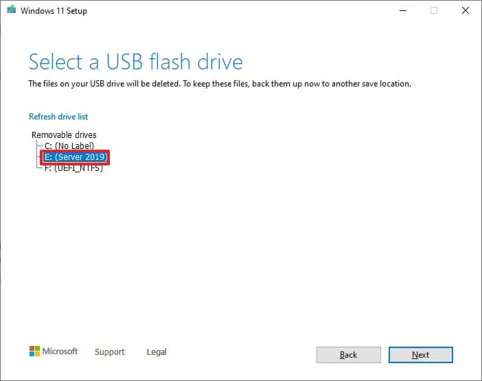 Sélectionnez USB pour télécharger Windows 11