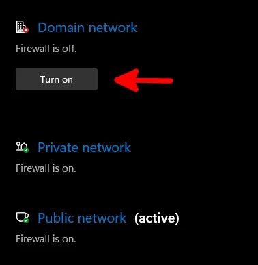 Impostazioni di Windows Firewall che mostrano funzionalità ridotte e il pulsante per risolverle