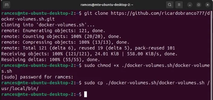 Een terminal die het proces toont voor het verkrijgen en installeren van het Docker Volume-script voor het maken van back-ups van gegevens die aan containers zijn gekoppeld.