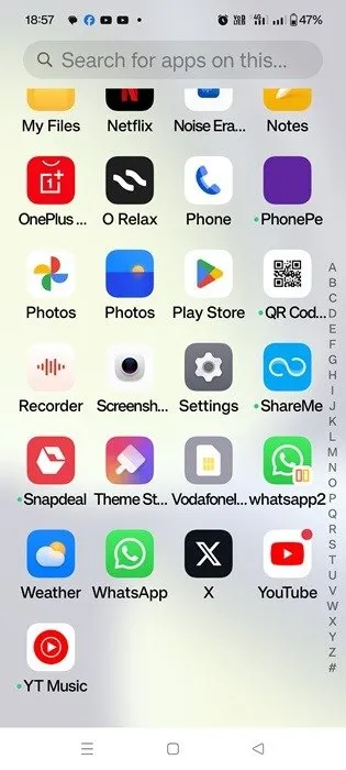 WhatsApp et son application en double clonée sur l'écran du tiroir d'applications.