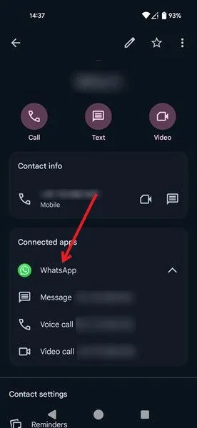 Tik op het WhatsApp-pictogram op de contactpagina in de Telefoon-app op Android.
