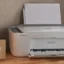 Profiteer van gemak met een HP DeskJet 2855e alles-in-één inkjetprinter