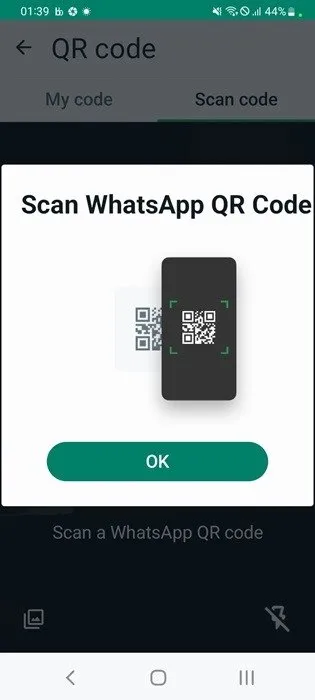 Escanee el código QR de WhatsApp para guardar un nuevo contacto.