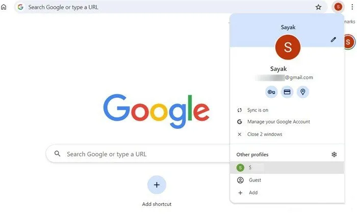 Wiele kont Gmail widocznych w wielu profilach Chrome.