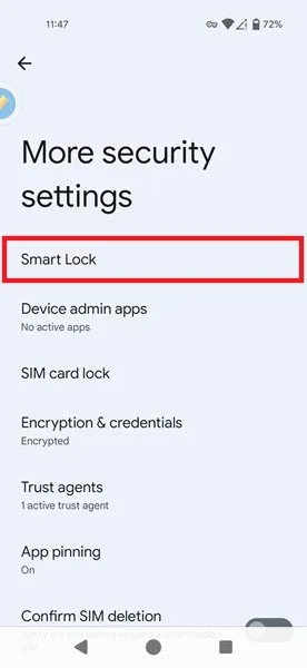 Android 設定で Smart Lock をタップすると、安全な場所にいるときに電話のロックを解除できるようになります。