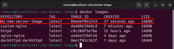 Una terminal que resalta la nueva imagen personalizada de un contenedor Docker instalado en el sistema.