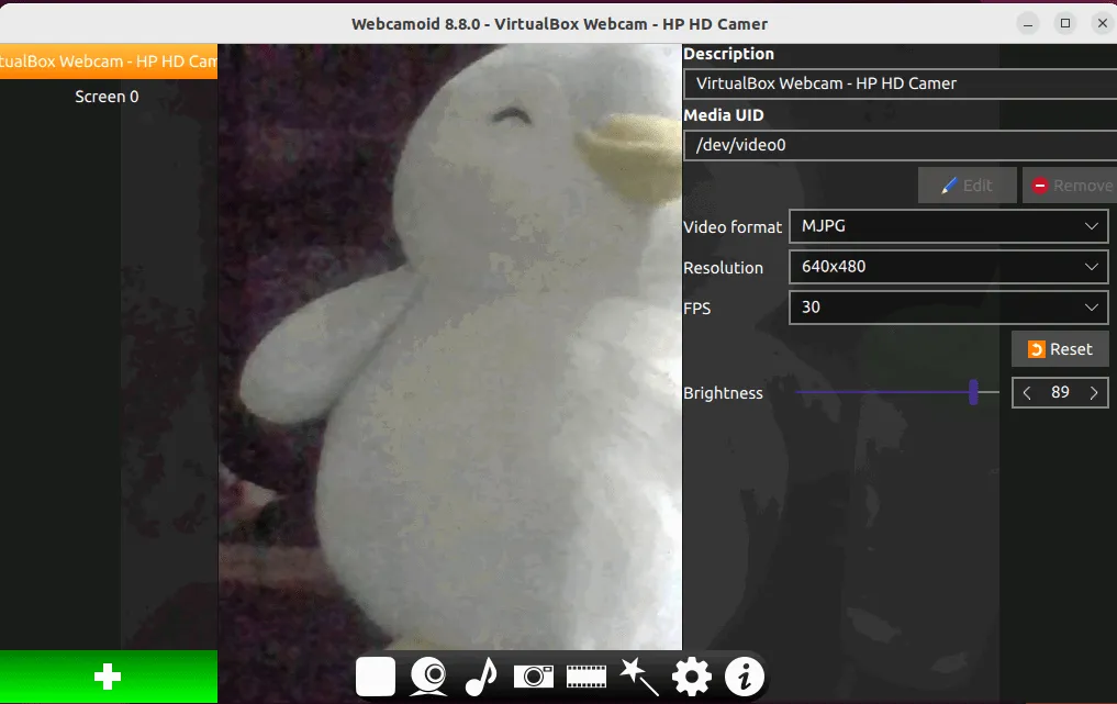 Interface de l'application webcam Webcamoid affichant les paramètres de la webcam, y compris la résolution vidéo actuelle, le FPS et le format vidéo.