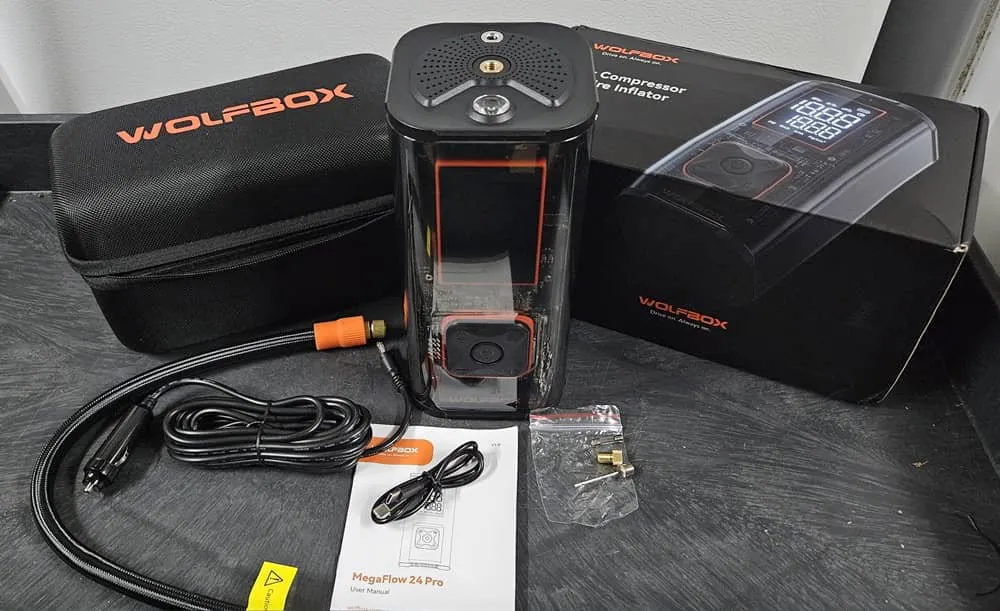 Wolfbox Megaflow 24 Pro con accesorios.