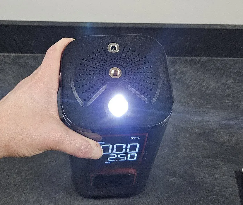 Wolfbox MegaFlow 24 Pro のライトが点灯しました。