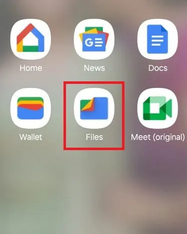 Öffnen Sie die App „Files By Google“ aus der App-Schublade Ihres Mobiltelefons, um Duplikate von Google Fotos zu finden und zu löschen.