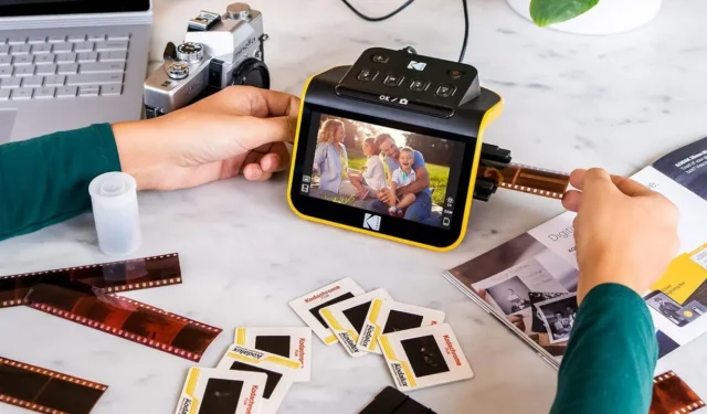 Dale vida a tus fotografías antiguas con el escáner de película digital Kodak