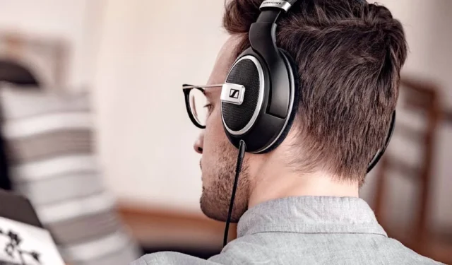 Installez-vous confortablement et écoutez de la musique avec le casque Sennheiser 599 SE