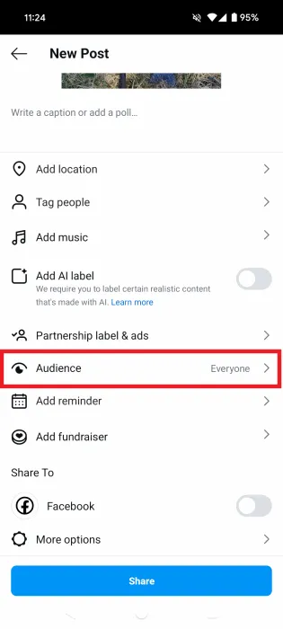 Tocando Audiencia en la pantalla para compartir publicaciones a través de la aplicación de Instagram para Android.