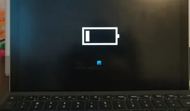 Surface muestra el símbolo de batería en la pantalla [Bloqueado]