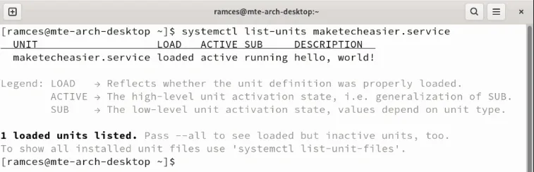 Een terminal met de details van de aangepaste Systemd-eenheid.