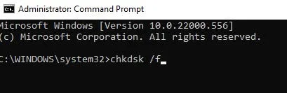 Exécution de la commande chkdsk dans l'invite de commande.