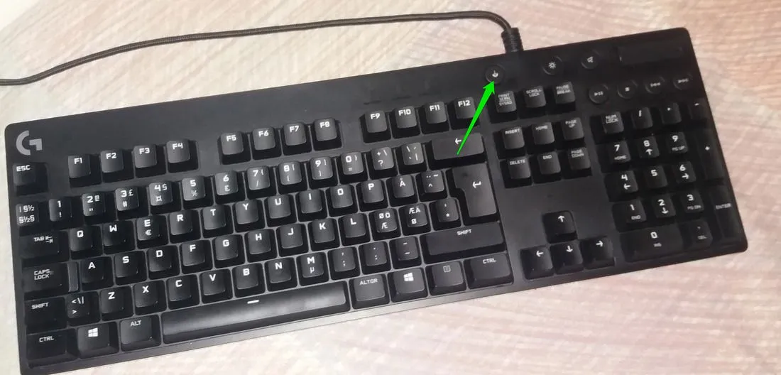 Teclado Logitech com botão Modo de jogo