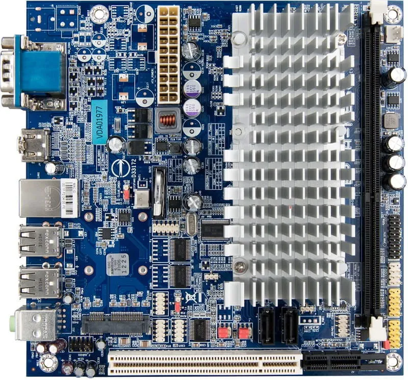 passiver Kühlkörper auf Mini-ITX-Motherboard