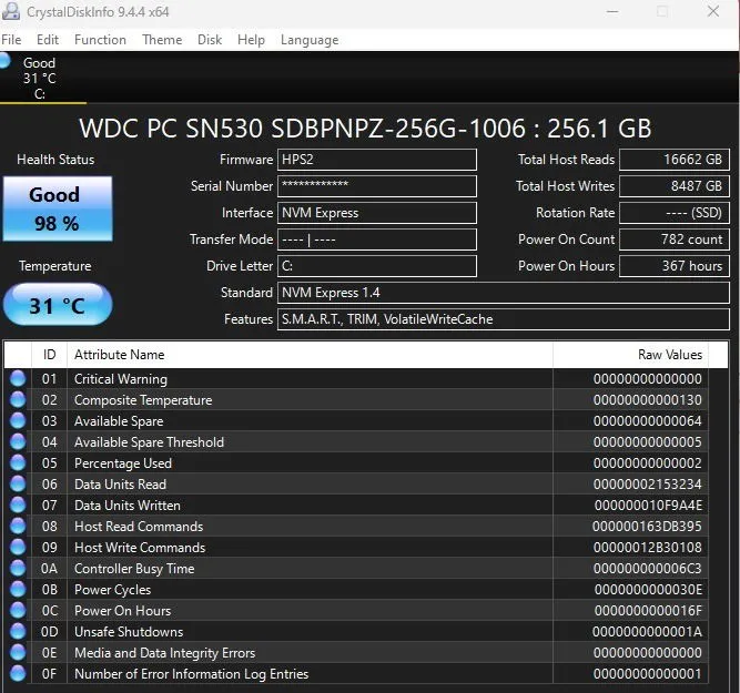 Comprobación del estado del disco duro con CrystalDiskInfo.