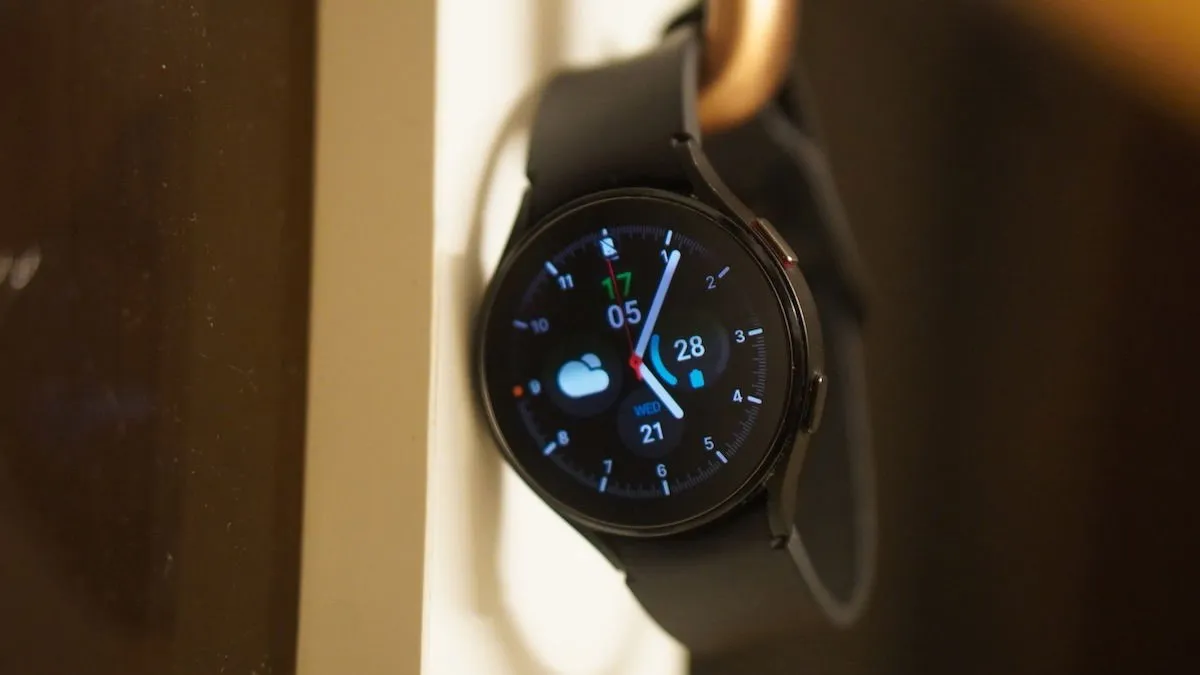 Samsung Galaxy Watch Hanging