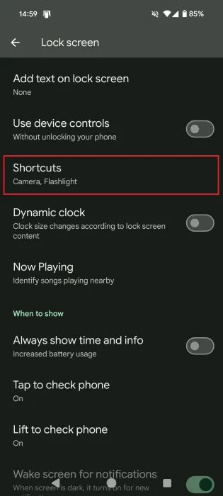 Tapping on Shortcuts option in Android Lockscreen settings.