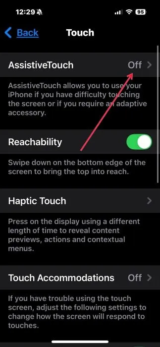 Ativando a opção AssistiveTouch nas configurações do iPhone.