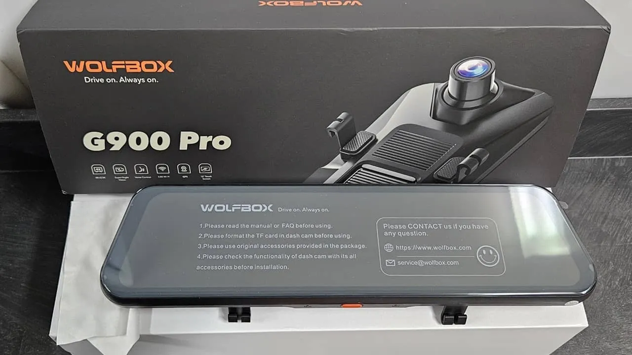 Wolfbox G900 Pro with box.