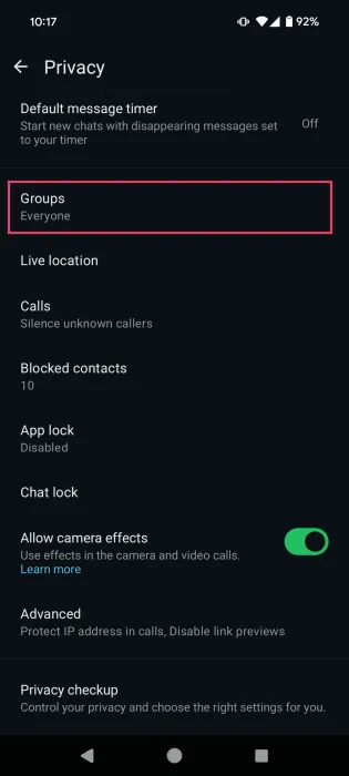 Android スマートフォンの WhatsApp のプライバシー セクションでグループ オプションをタップします。