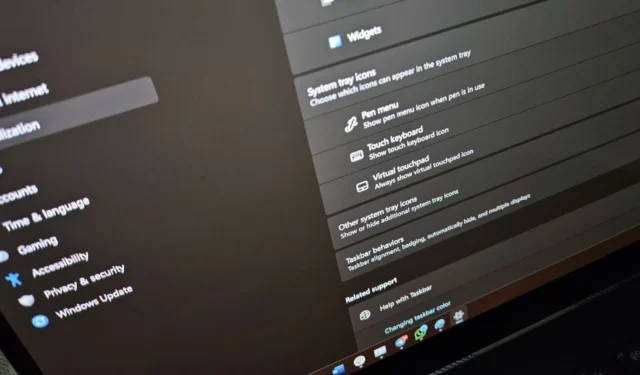 Windows 11 Leaked Taskbar Feature May Suggest Apps, Websites, or Snap Groups