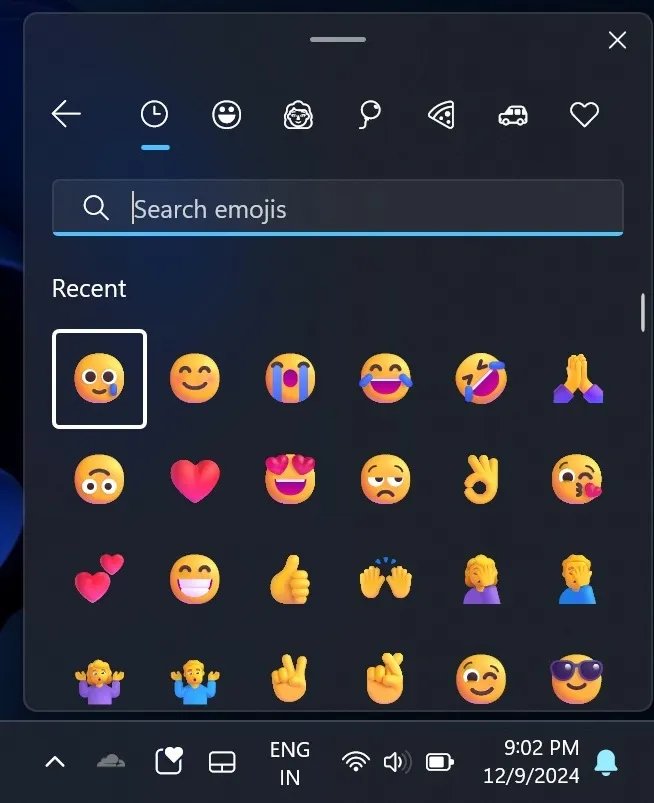 Emoji i przycisk Pokaż na pasku zadań