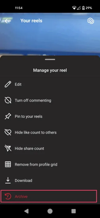 Instagram のリール メニューでアーカイブ オプションを選択します。