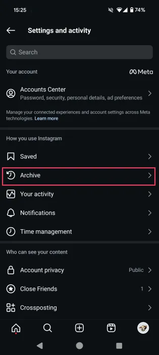 モバイルの Instagram 設定でアーカイブ オプションをタップします。